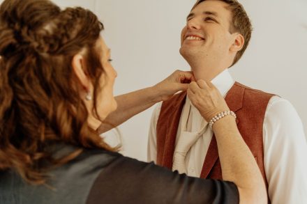 Bruiloft van Karlijn en Hylke bij Landgoed Winfried in Wapenveld – Kampen, romantische trouwfoto's, idyllische locatie, foto: wilco de haan fotografie, trouwfotograaf, winschoten, groningen, nederland