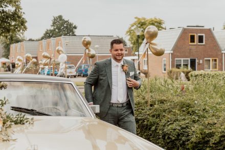 Bruiloft van Nadine en Hielke bij De Warrel in Westerbork en Hervormde Kerk Julianakapel in Oude Pekela – romantische trouwfoto’s, landelijke bruiloft, trouwen in Drenthe, sfeervolle trouwlocatie, kerkelijke ceremonie en liefdevolle momenten vastgelegd. foto: wilco de haan fotografie, trouwfotograaf, winschoten, groningen, nederland