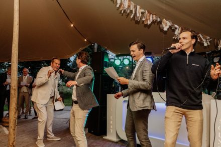 Bruiloft van Karlijn en Hylke bij Landgoed Winfried in Wapenveld – Kampen, romantische trouwfoto's, idyllische locatie, foto: wilco de haan fotografie, trouwfotograaf, winschoten, groningen, nederland