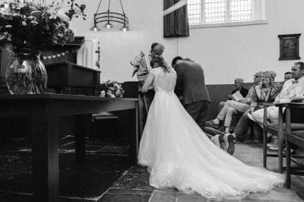 Bruiloft van Karlijn en Hylke bij Landgoed Winfried in Wapenveld – Kampen, romantische trouwfoto's, idyllische locatie, foto: wilco de haan fotografie, trouwfotograaf, winschoten, groningen, nederland