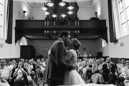 Bruiloft van Karlijn en Hylke bij Landgoed Winfried in Wapenveld – Kampen, romantische trouwfoto's, idyllische locatie, foto: wilco de haan fotografie, trouwfotograaf, winschoten, groningen, nederland