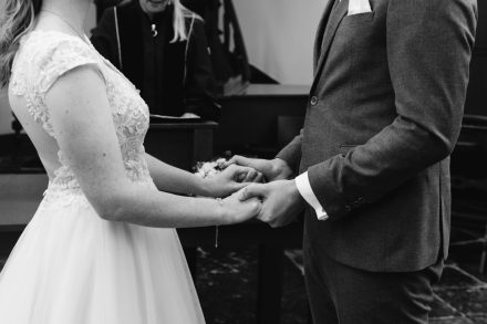 Bruiloft van Karlijn en Hylke bij Landgoed Winfried in Wapenveld – Kampen, romantische trouwfoto's, idyllische locatie, foto: wilco de haan fotografie, trouwfotograaf, winschoten, groningen, nederland