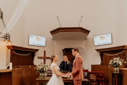 Bruiloft van Karlijn en Hylke bij Landgoed Winfried in Wapenveld – Kampen, romantische trouwfoto's, idyllische locatie, foto: wilco de haan fotografie, trouwfotograaf, winschoten, groningen, nederland