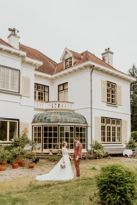 Bruiloft van Karlijn en Hylke bij Landgoed Winfried in Wapenveld – Kampen, romantische trouwfoto's, idyllische locatie, foto: wilco de haan fotografie, trouwfotograaf, winschoten, groningen, nederland
