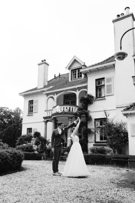 Bruiloft van Karlijn en Hylke bij Landgoed Winfried in Wapenveld – Kampen, romantische trouwfoto's, idyllische locatie, foto: wilco de haan fotografie, trouwfotograaf, winschoten, groningen, nederland
