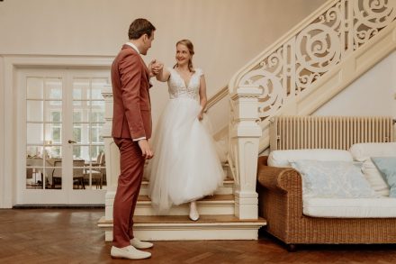 Bruiloft van Karlijn en Hylke bij Landgoed Winfried in Wapenveld – Kampen, romantische trouwfoto's, idyllische locatie, foto: wilco de haan fotografie, trouwfotograaf, winschoten, groningen, nederland