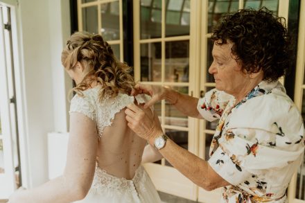 Bruiloft van Karlijn en Hylke bij Landgoed Winfried in Wapenveld – Kampen, romantische trouwfoto's, idyllische locatie, foto: wilco de haan fotografie, trouwfotograaf, winschoten, groningen, nederland
