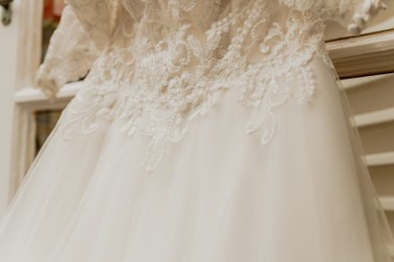 Bruiloft van Karlijn en Hylke bij Landgoed Winfried in Wapenveld – Kampen, romantische trouwfoto's, idyllische locatie, foto: wilco de haan fotografie, trouwfotograaf, winschoten, groningen, nederland